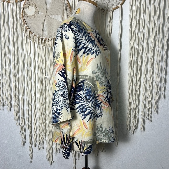 Chico's Linen No Iron Tropical Print Quarter Sleeve Blouse Size 3(16-18) - Picture 7 of 9